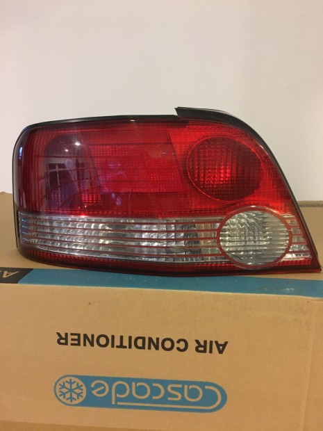 Mitsubishi Galant lámpatest B.H. 2002