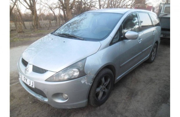 Mitsubishi Grandis 2.4 alkatrszek /motor vlt karosszria stb