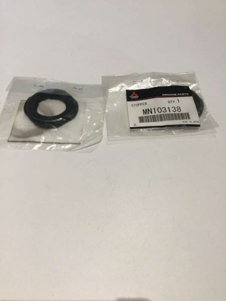 Mitsubishi Grandis hátsó lengőkar gumialátét MN103138