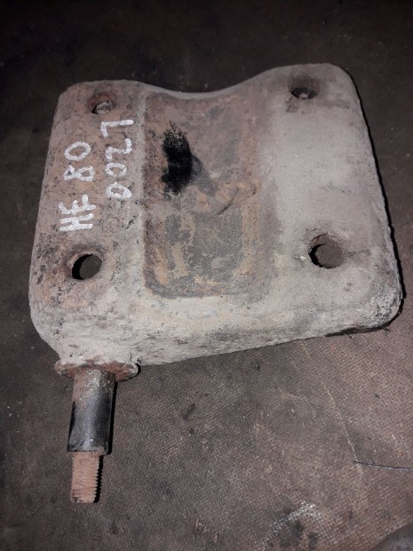 Mitsubishi L200 06-14 Jobb Hátsó Rugó Tartó Kengyel / Cuppánt