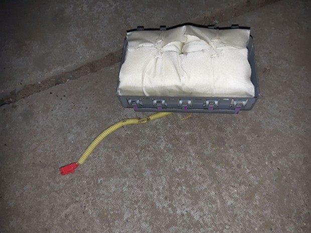 Mitsubishi L200 06-14 Utasoldali L�gzs�k