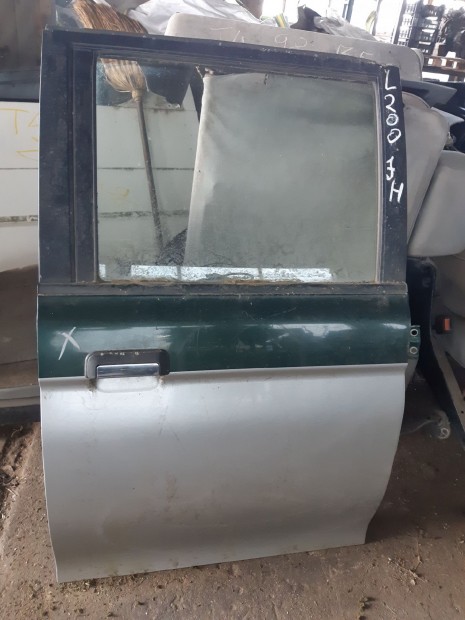 Mitsubishi L200 98-05 Jobb H�ts� Ajt�