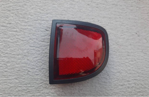 Mitsubishi L200 KA4/KB4 2005-2015 új jobb hátsó prizma fényvisszaverő