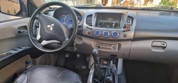 Mitsubishi L200 elad.