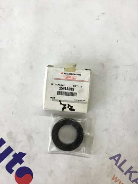 Mitsubishi L200 olajtömítés kézi váltós 2501A019