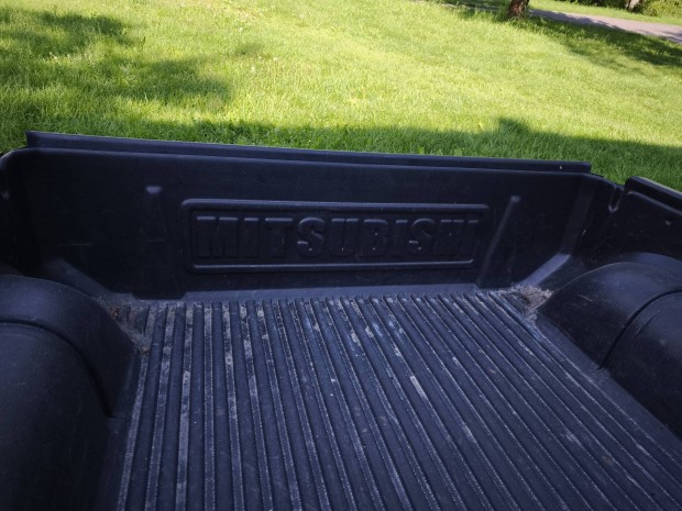 Mitsubishi L200 platóbeles