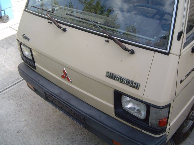 Mitsubishi L300 4WD összkerékhajtású kisbusz
