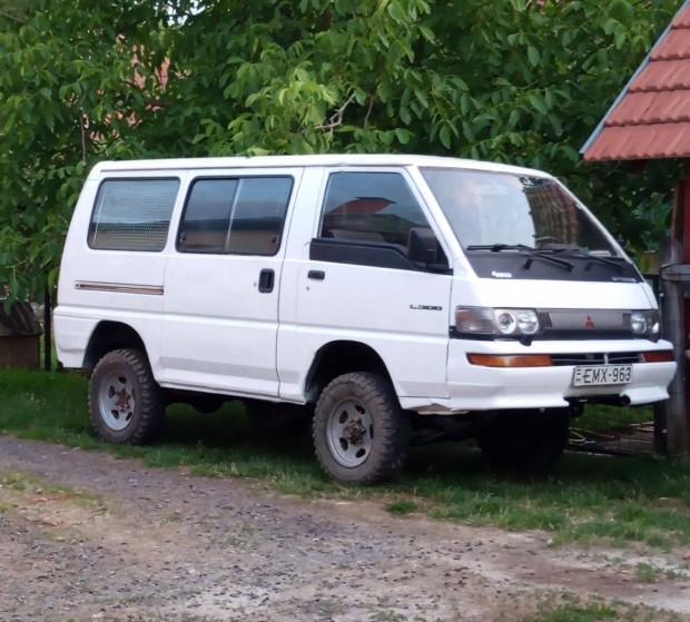 Mitsubishi L300