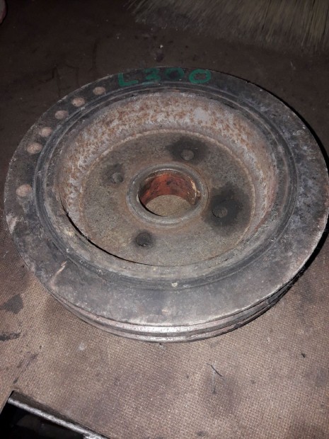 Mitsubishi L300 F�tengely Sz�jt�rcsa