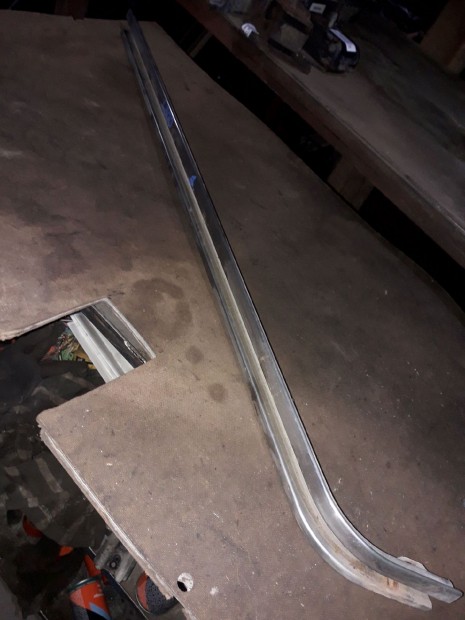 Mitsubishi L300 Jobb Tol�ajt� S�n