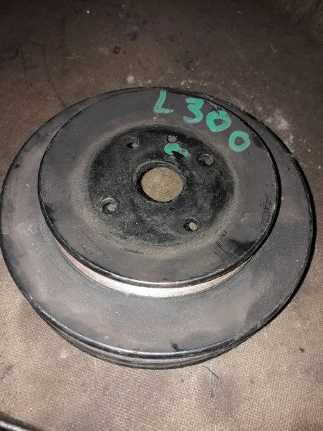Mitsubishi L300 V�zpumpa Sz�jt�rcsa