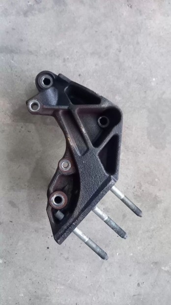 Mitsubishi LANCER OUTLANDER 07- Jobb motortart� tart� bak konzol 5699