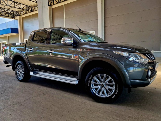 Mitsubishi L 200 2.4 DI-D Instyle Navi A T EURO...