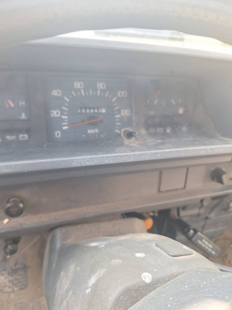 Mitsubishi L 300 elad