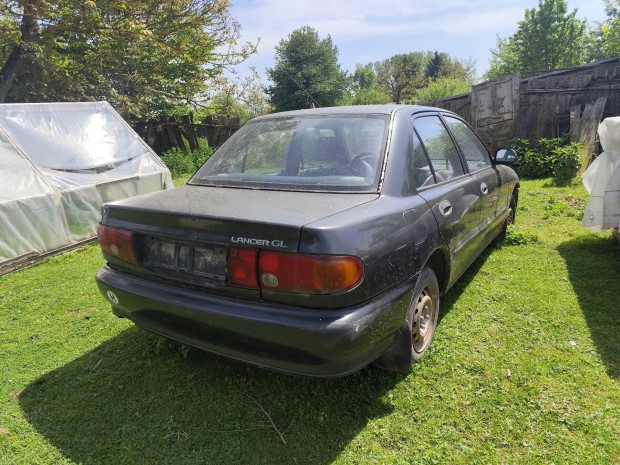 Mitsubishi Lancer 1.3 1994 egyben vagy bontás