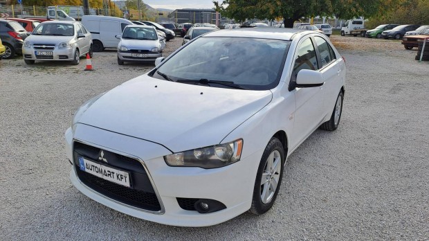 Mitsubishi Lancer 1.5 Invite