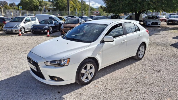 Mitsubishi Lancer 1.5 Invite Sportback Szép áll...