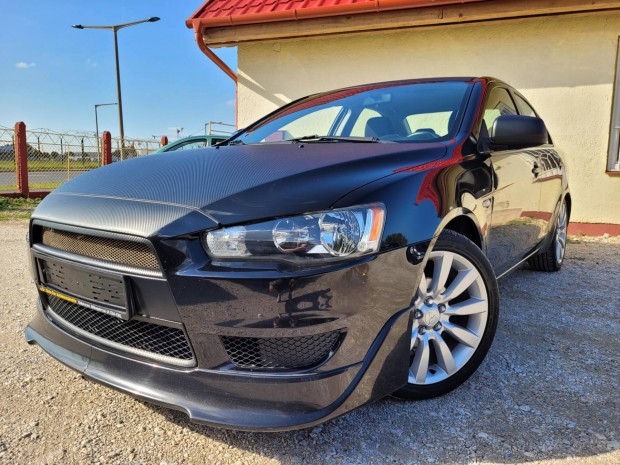 Mitsubishi Lancer 1.5 Invite Sportos megjelens!