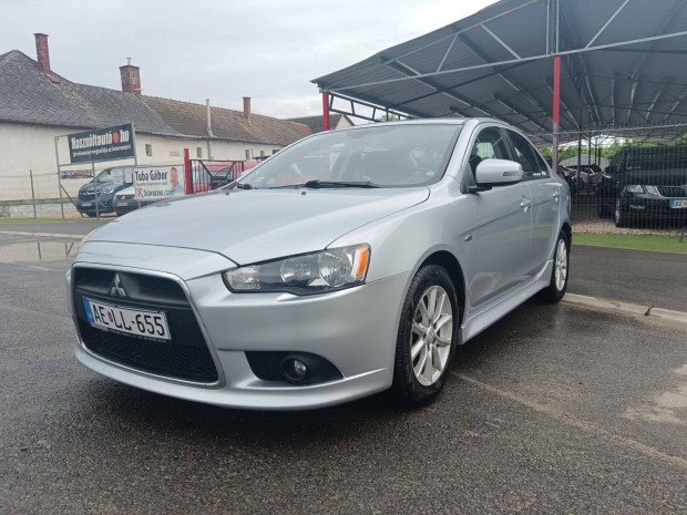 Mitsubishi Lancer 1.6 Intense Frissen szervizel...