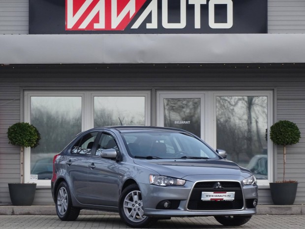 Mitsubishi Lancer Sportback 1.6 Invite 1.Tulaj-...