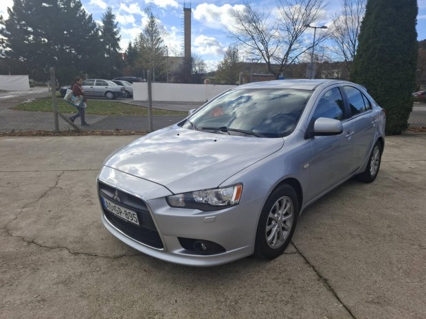 Mitsubishi Lancer Sportback 1.6 Invite Special...