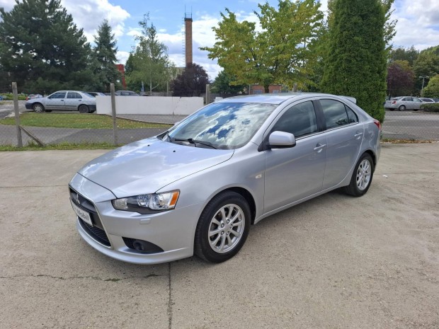 Mitsubishi Lancer Sportback 1.6 Invite Special...