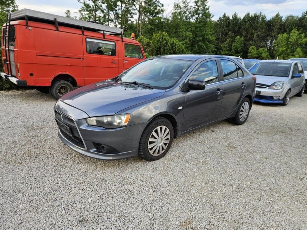 Mitsubishi Lancer Sportback 1.8 Intense Kevés a...
