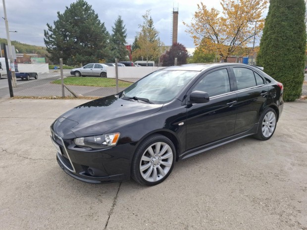 Mitsubishi Lancer Sportback 1.8 Invite Sérülésm...