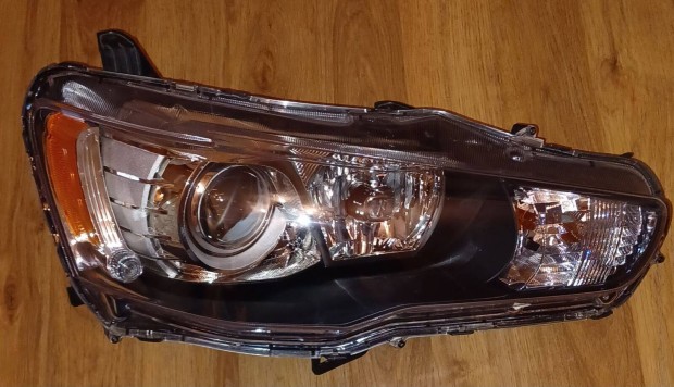 Mitsubishi Lancer f�nysz�r�