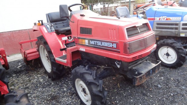 Mitsubishi MT16D japn kistraktor talajmarval!