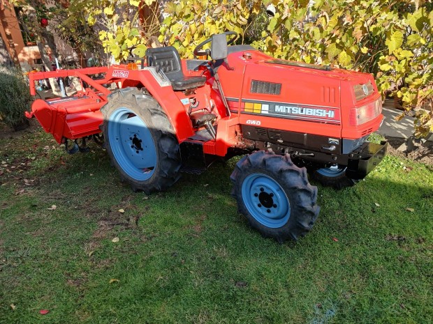 Mitsubishi MT 20 Japán kistraktor talajmaróval eladó.