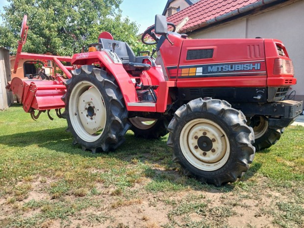 Mitsubishi MT 20, Japán kistraktor talajmaróval eladó.