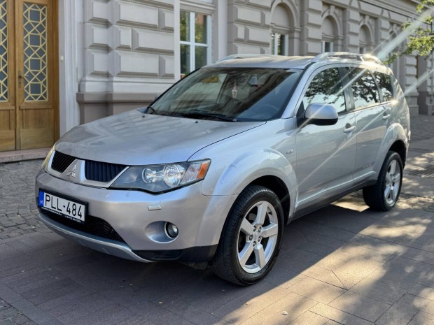 Mitsubishi Outlander 2.0 DI-D Instyle Vonóhorog