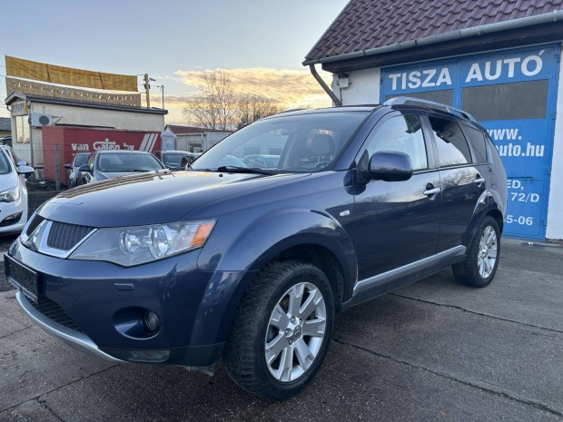 Mitsubishi Outlander 2.0 DI-D Invite //7 személ...