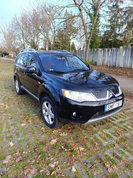 Mitsubishi Outlander 2.0 Instyle Diesel 4 WD rendszeresen szervizelt