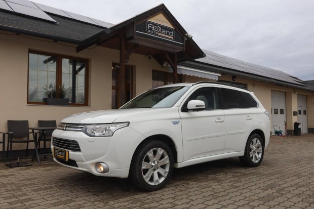 Mitsubishi Outlander 2.0 Mivec Instyle Navi 4WD...