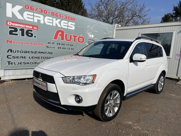 Mitsubishi Outlander 2.0 Mivec Invite 2WD LE SZ...