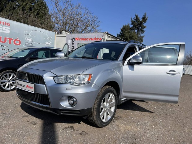 Mitsubishi Outlander 2.0 Mivec Invite 2WD Xenon...