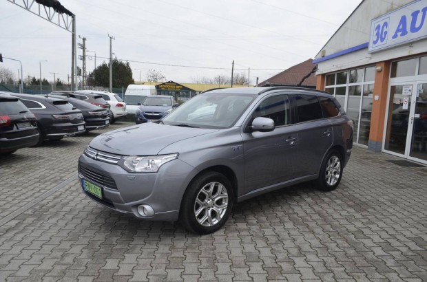 Mitsubishi Outlander 2.0 Phev Instyle Navi 4WD...