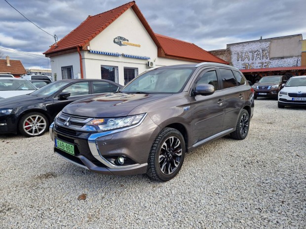 Mitsubishi Outlander 2.0 Phev Instyle Navi 4WD...