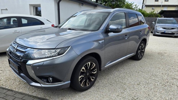 Mitsubishi Outlander 2.0 Phev Instyle Navi 4WD...