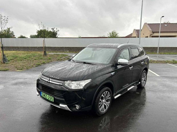 Mitsubishi Outlander 2.0 Phev Instyle Navi 4WD...
