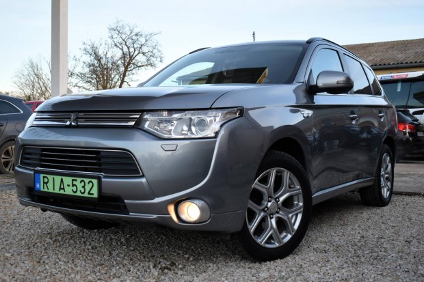 Mitsubishi Outlander 2.0 Phev Instyle Navi 4WD...