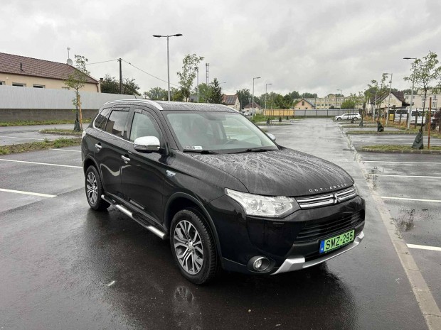 Mitsubishi Outlander 2.0 Phev Instyle Navi 4WD...