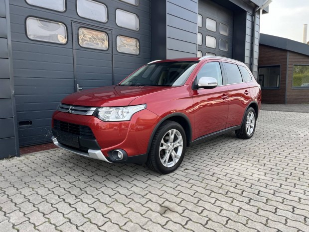 Mitsubishi Outlander 2.2 DI-D Instyle Navi 4WD...