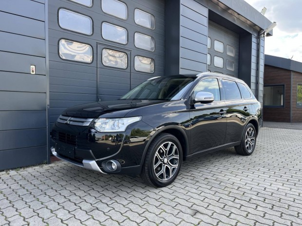 Mitsubishi Outlander 2.2 DI-D Instyle Navi 4WD...