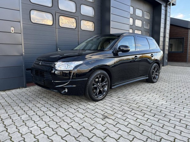 Mitsubishi Outlander 2.2 DI-D Instyle Navi 4WD...