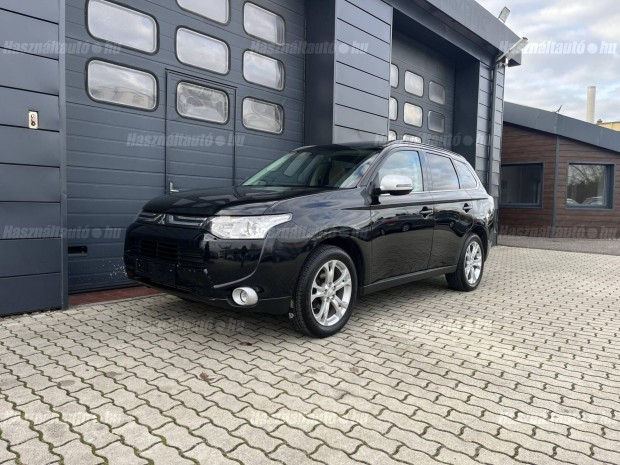 Mitsubishi Outlander 2.2 DI-D Instyle Navi 4WD...