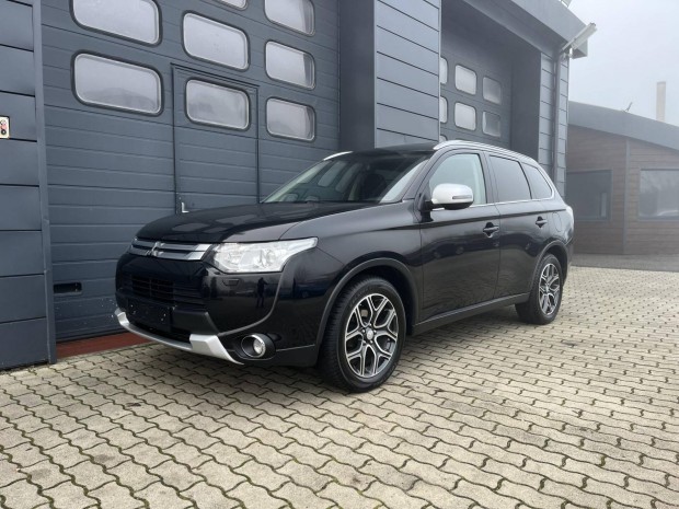 Mitsubishi Outlander 2.2 DI-D Instyle Navi 4WD...