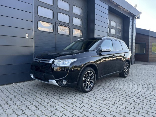 Mitsubishi Outlander 2.2 DI-D Instyle Navi 4WD...